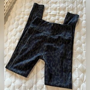 Victoria’s Secret Olive Green Charcoal Black Leopard Print Leggings 4 Small
